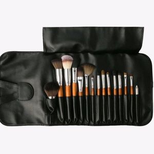 NWT 15 Makeup Brush Set